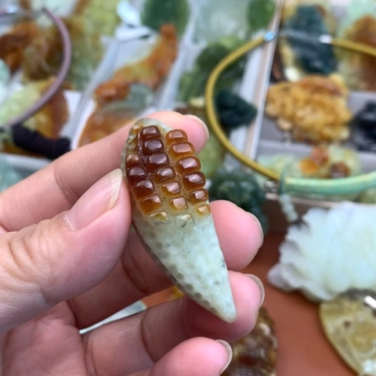 【闪购商品】蛇纹石玉颈饰未镶嵌