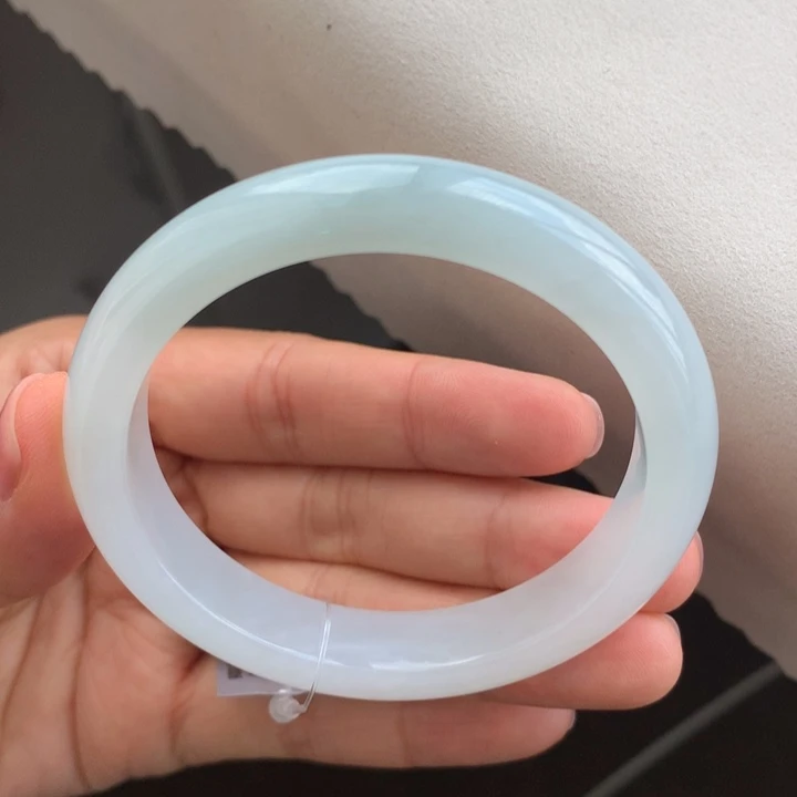 翡翠手镯未镶嵌翡翠手镯7000有包容