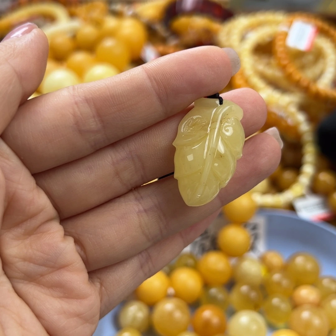 未镶嵌琥珀珠宝奇石