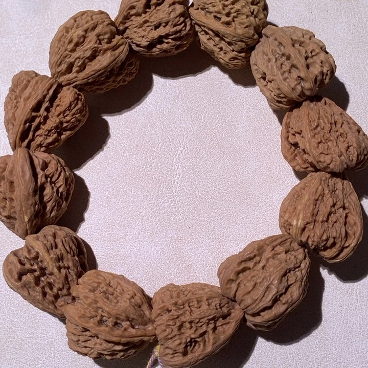 手串文玩核桃…………1