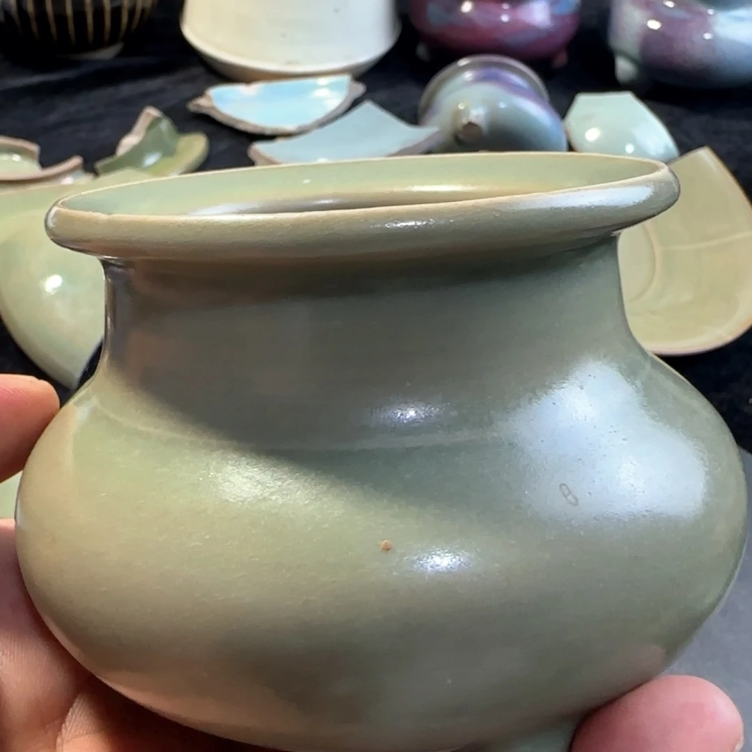 东沟窑青瓷三足炉