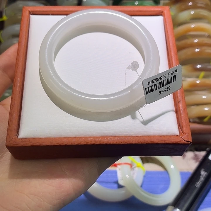 和田玉未镶嵌手镯4