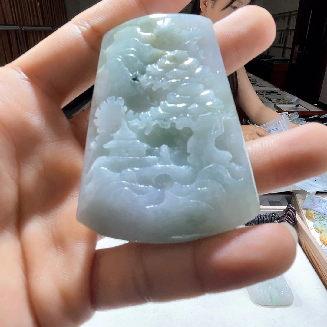 翡翠未镶嵌颈饰一