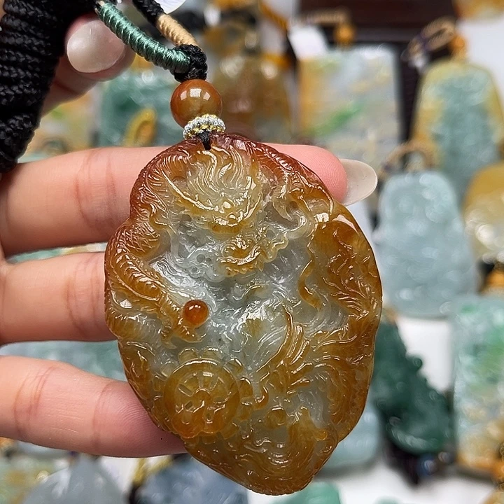 翡翠未镶嵌颈饰龙牌