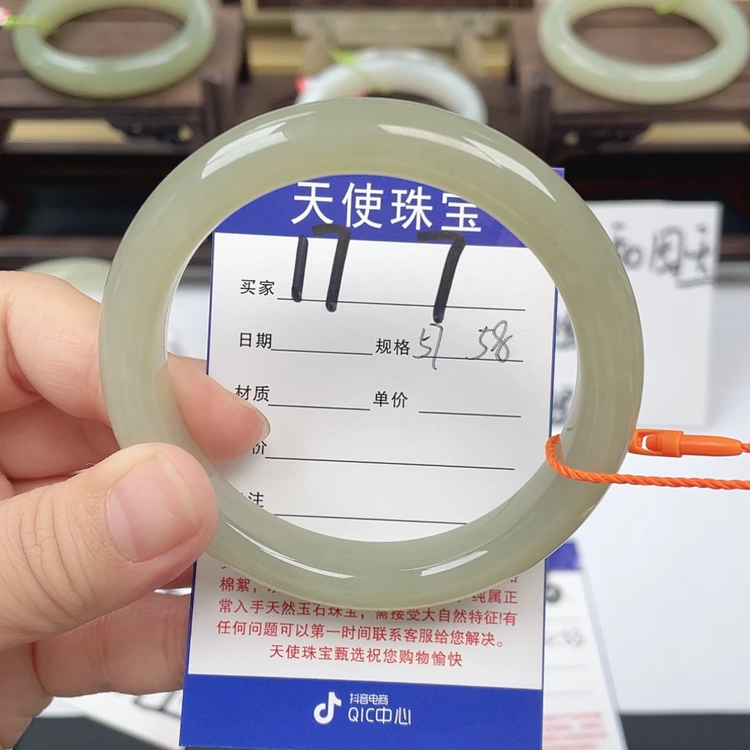 和田玉未镶嵌手镯