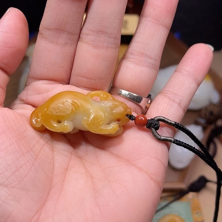 7***…和田玉未镶嵌颈饰