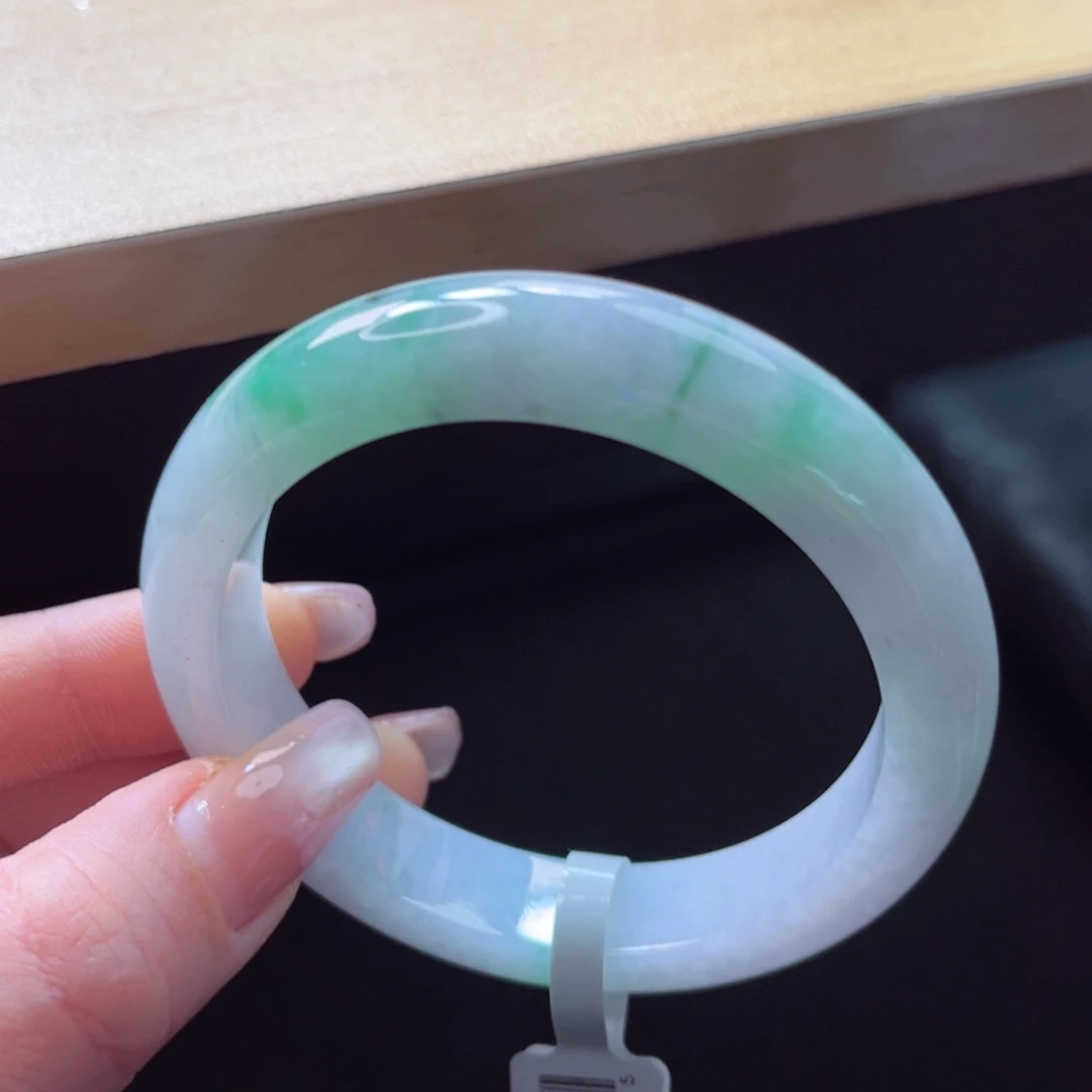 翡翠手镯未镶嵌手镯