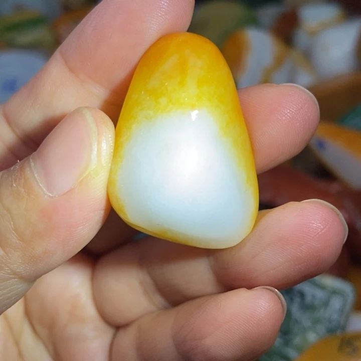 翡翠未镶嵌颈饰缅甸的