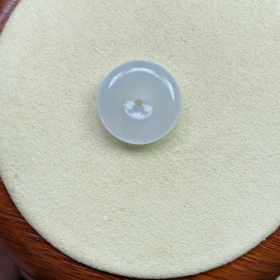 翡翠未镶嵌颈饰平安扣