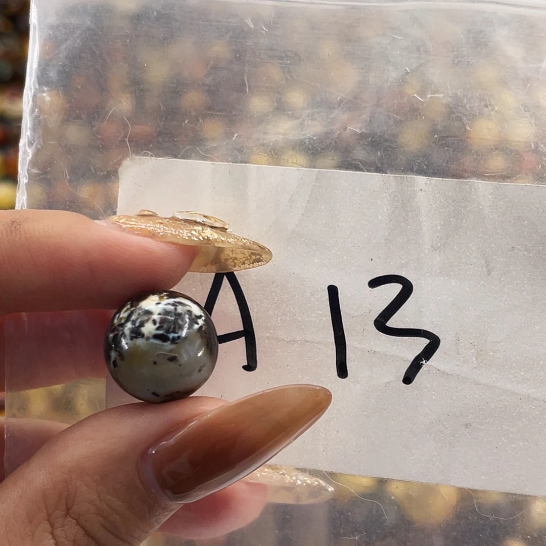 琥珀未镶嵌裸石14福利