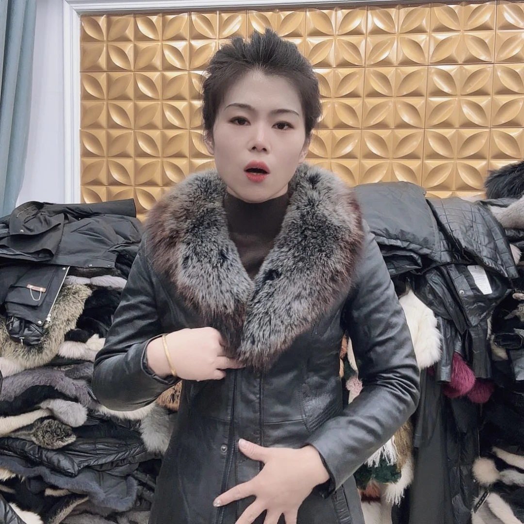 皮草搭配黑色西装