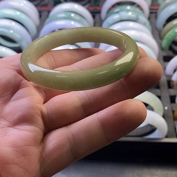 翡翠未镶嵌手镯13、正