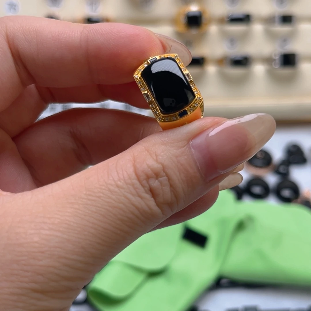 翡翠戒指18K金镶嵌缅甸翡翠