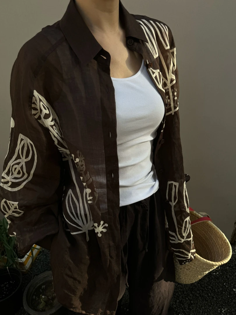 【INTO THE EAST】25春夏 E1DGSS004CF21SH02 苎麻微透图腾衬衫