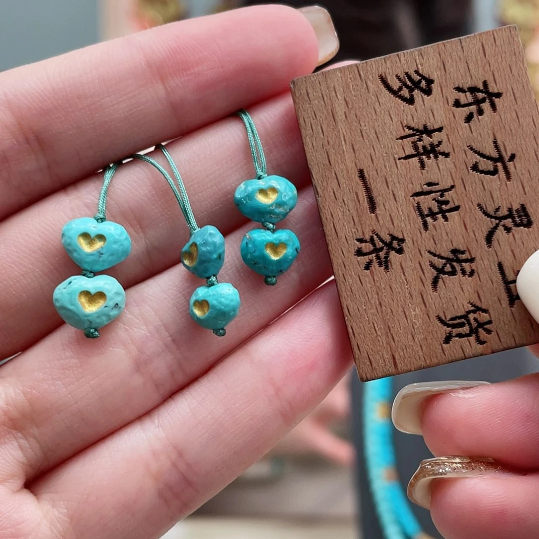 绿松石颈饰未镶嵌