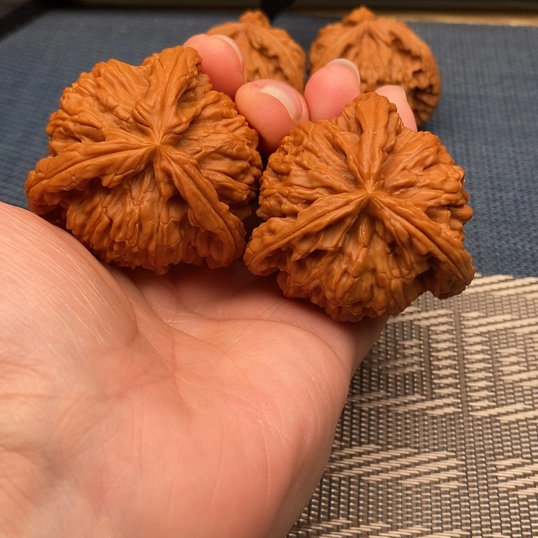 卓***强文玩核桃吊坠三棱