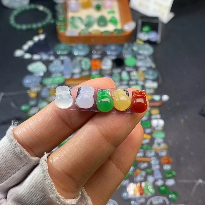 【闪购商品】翡翠挂件未镶嵌福袋