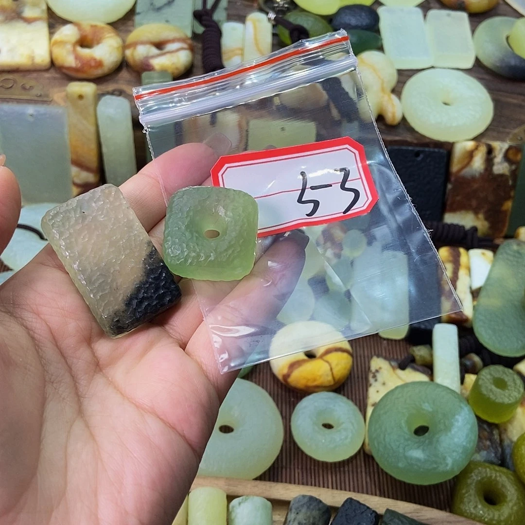 蛇纹石玉未镶嵌挂件知*