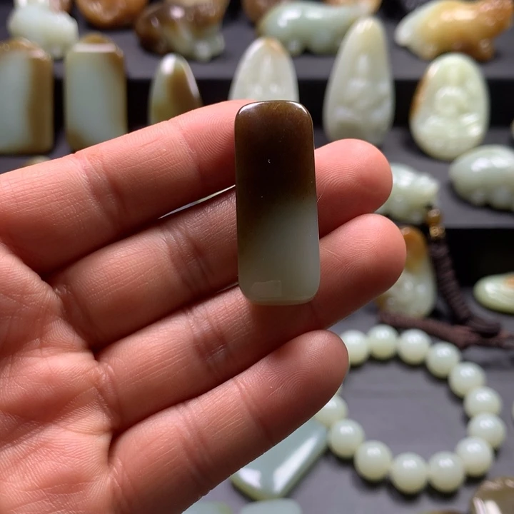 和田玉（糖玉）颈饰未镶嵌