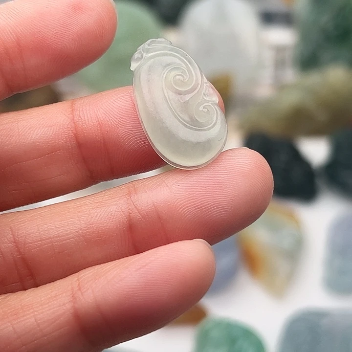 定制翡翠未镶嵌如意