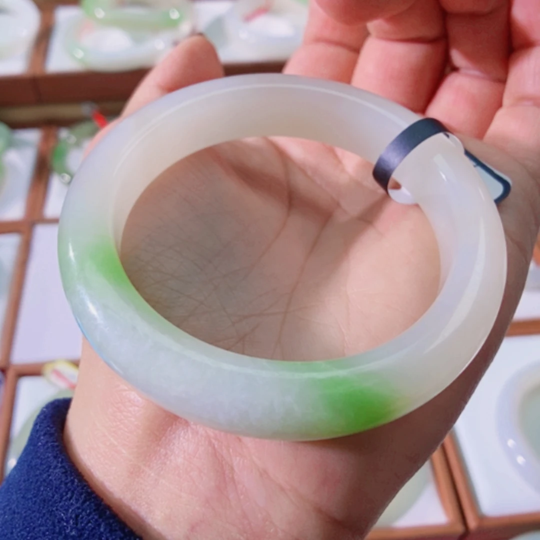 【闪购商品】未镶嵌手镯和田玉（翠青玉）唐*