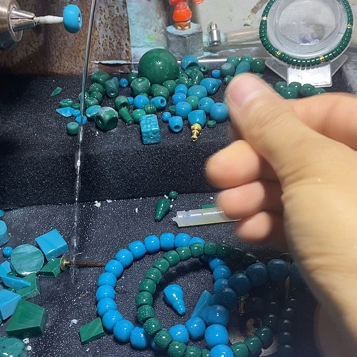 石英石非金属12的老油绿三通，一条6的药片手串