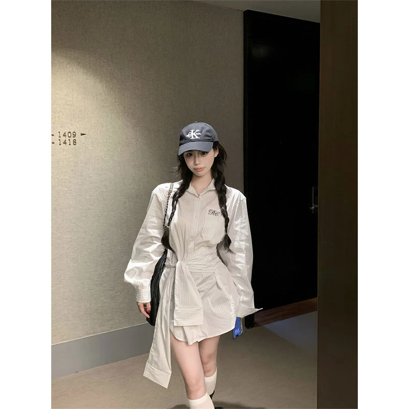 2025秋季新款辣妹假两件绑腰设计感显瘦慵懒风刺绣条纹长袖衬衫女