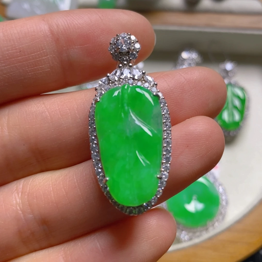 翡翠颈饰银S925镶嵌树叶吊坠