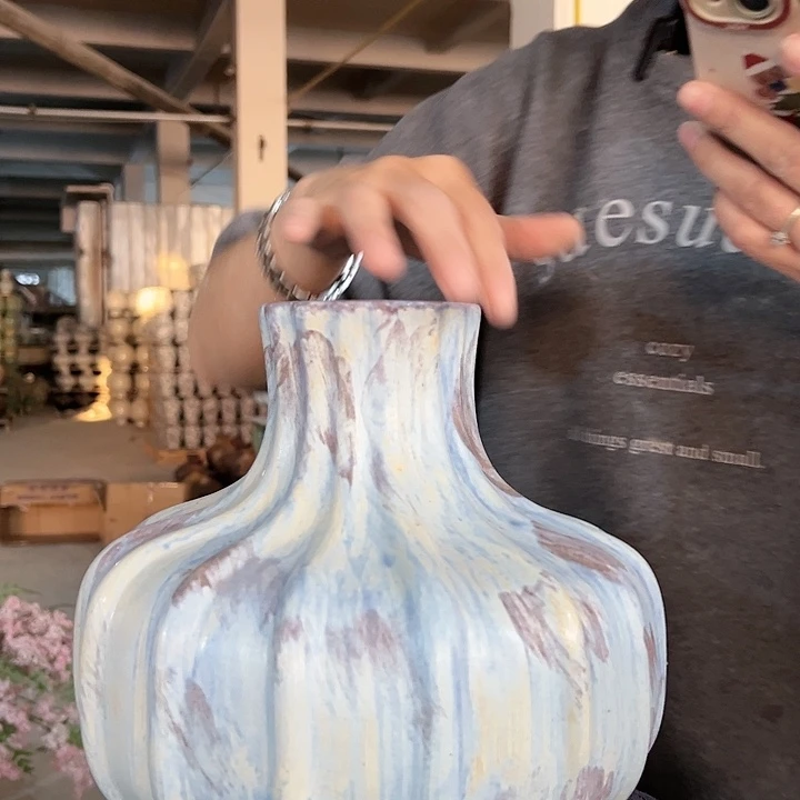 景德镇陶瓷花瓶工厂