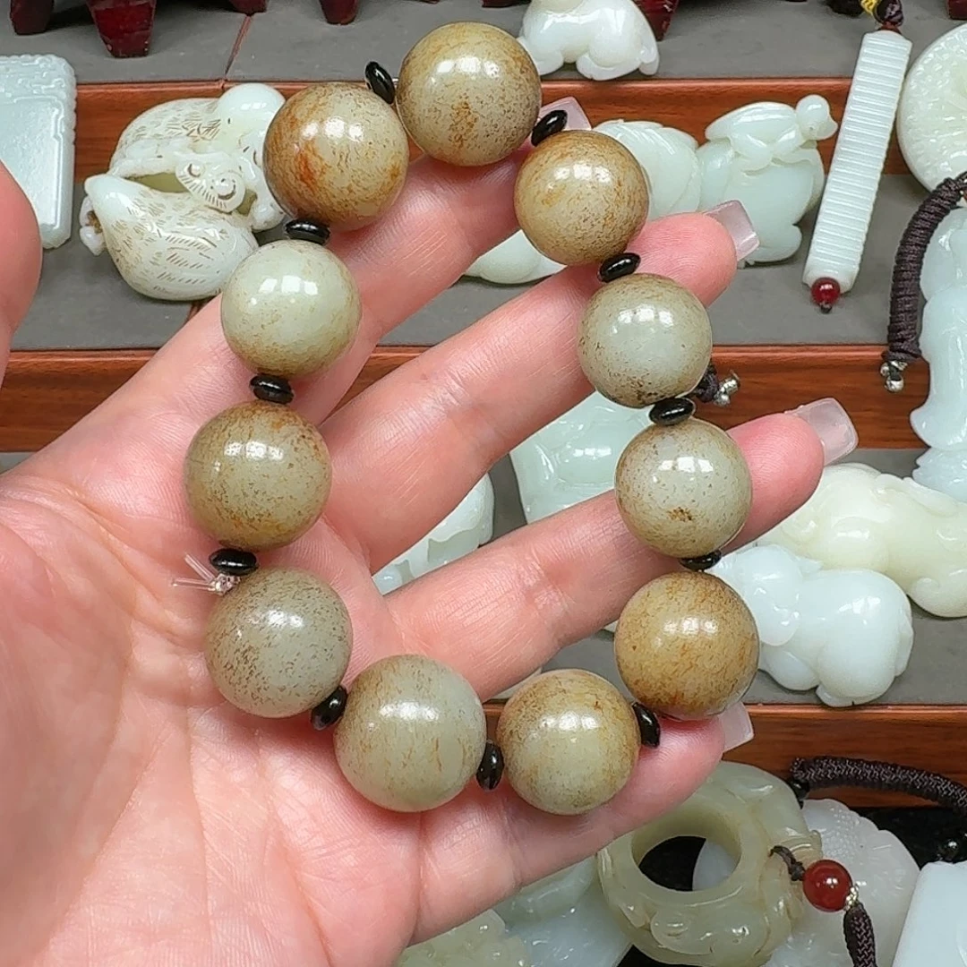 星***？和田玉未镶嵌把件