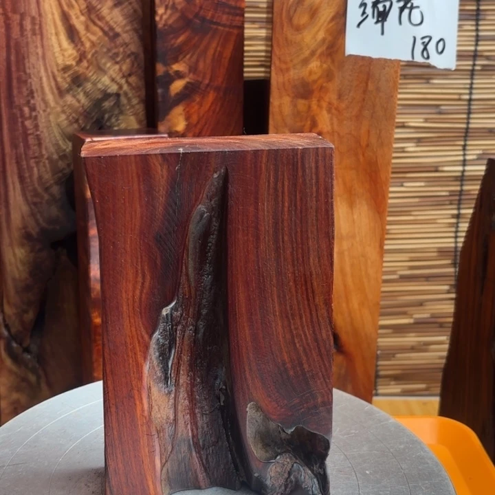 一***你大叶紫檀（黑酸枝木类）