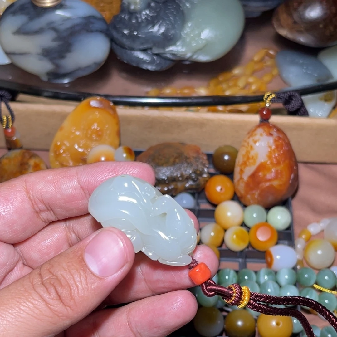 和田玉未镶嵌车挂