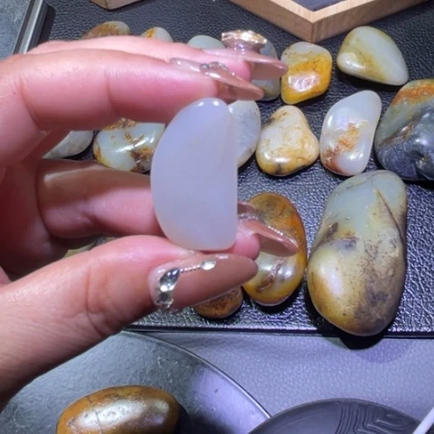 和田玉颈饰未镶嵌