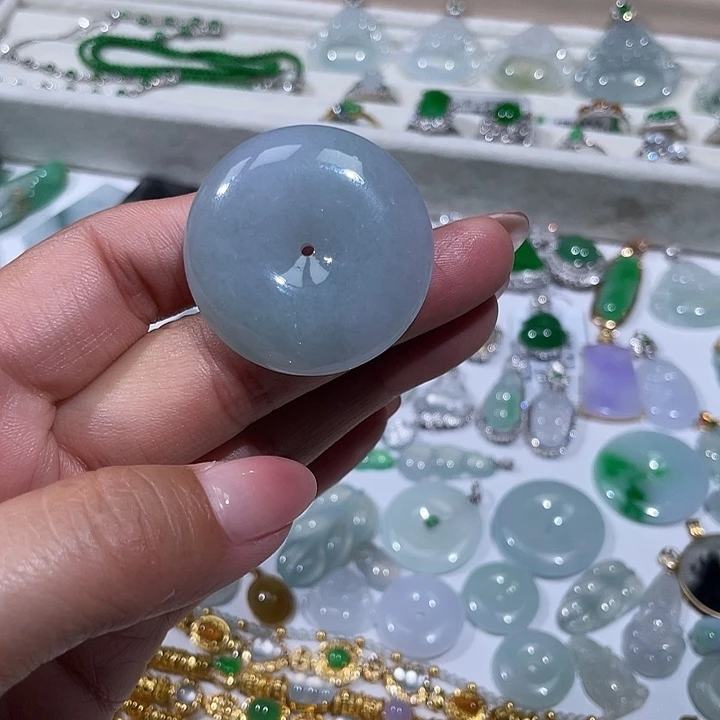 翡翠未镶嵌颈饰平安扣
