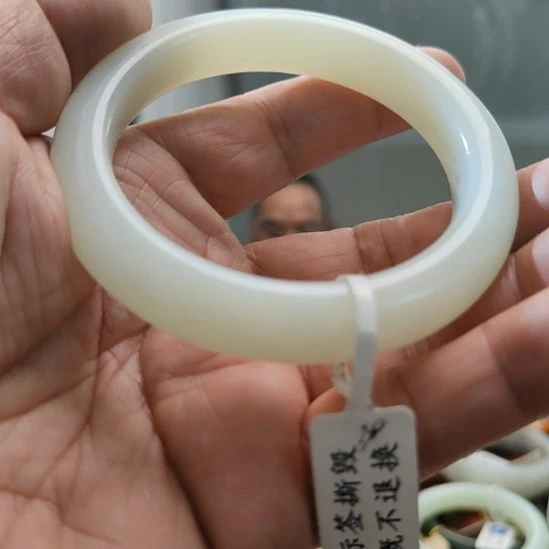 好***生和田玉未镶嵌手镯