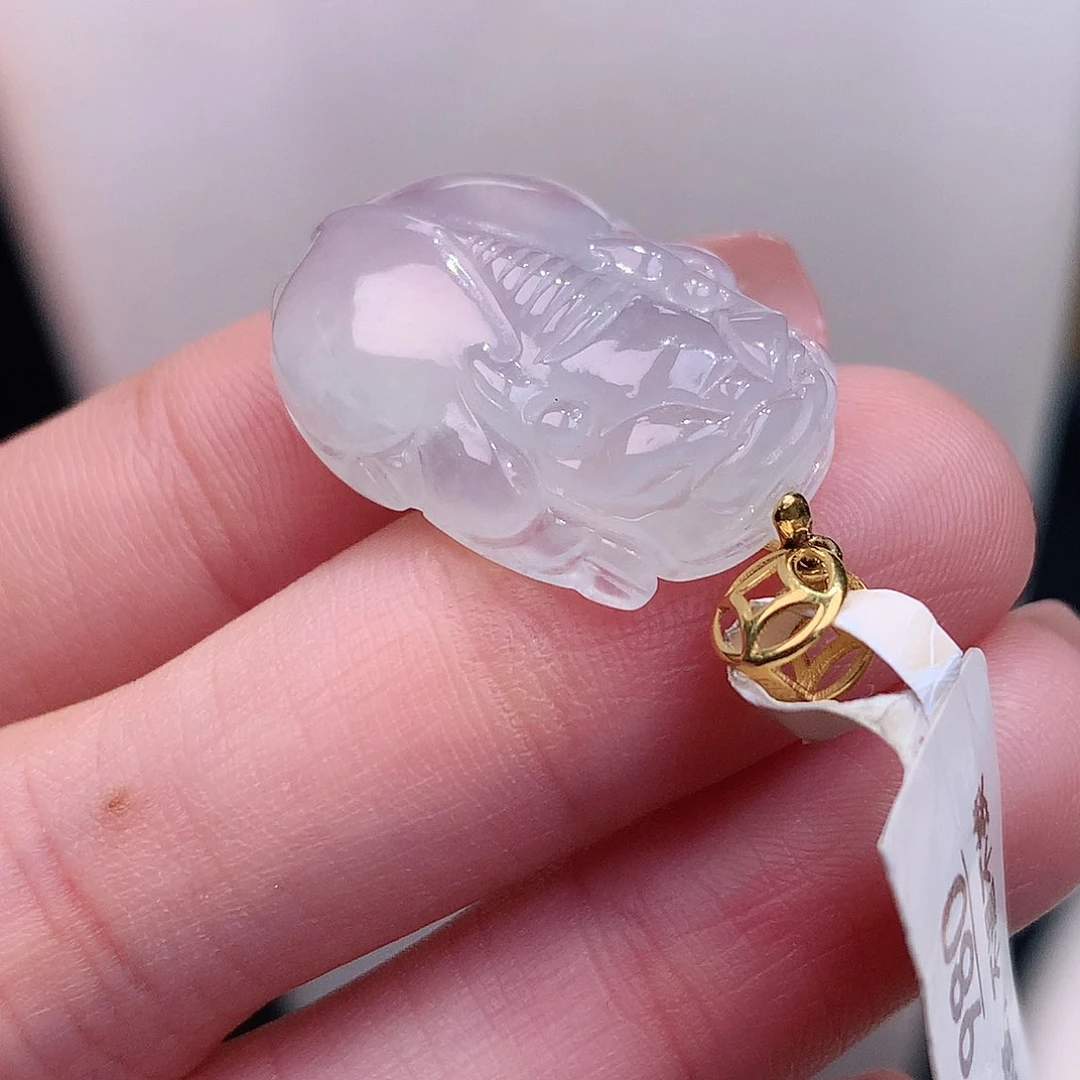 颈饰18K金镶嵌翡翠冰胶貔貅
