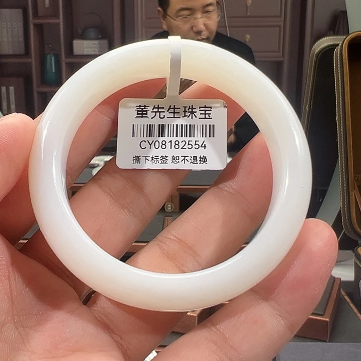 李***少和田玉(白玉)未镶嵌手镯
