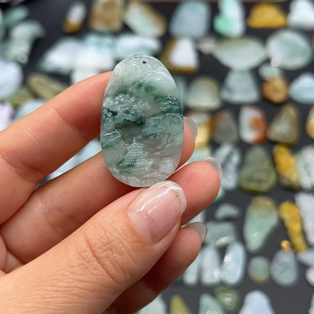 【闪购商品】翡翠颈饰未镶嵌山水