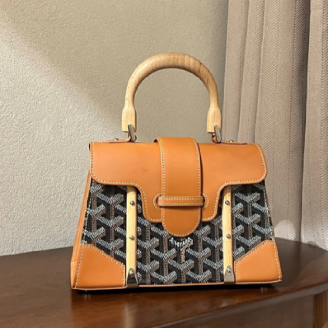 99新 Gaoy/戈雅 焦糖色mini硬板西贡手提斜挎包