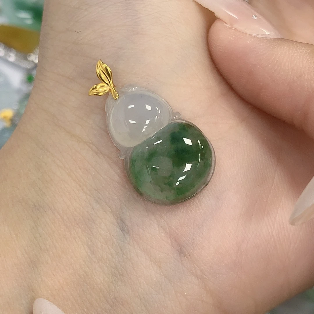 颈饰18K金镶嵌翡翠