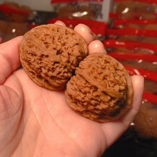 文玩核桃把件南疆石40.5