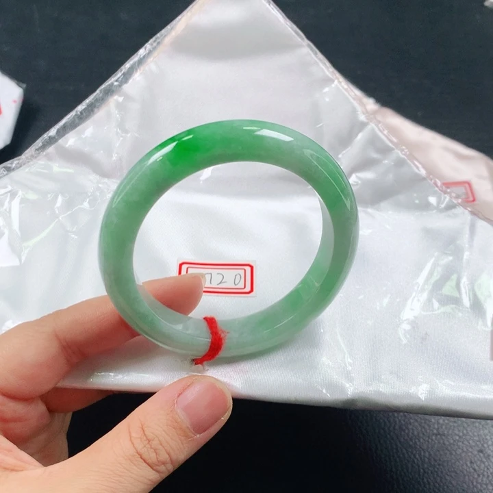 翡翠手镯未镶嵌03。