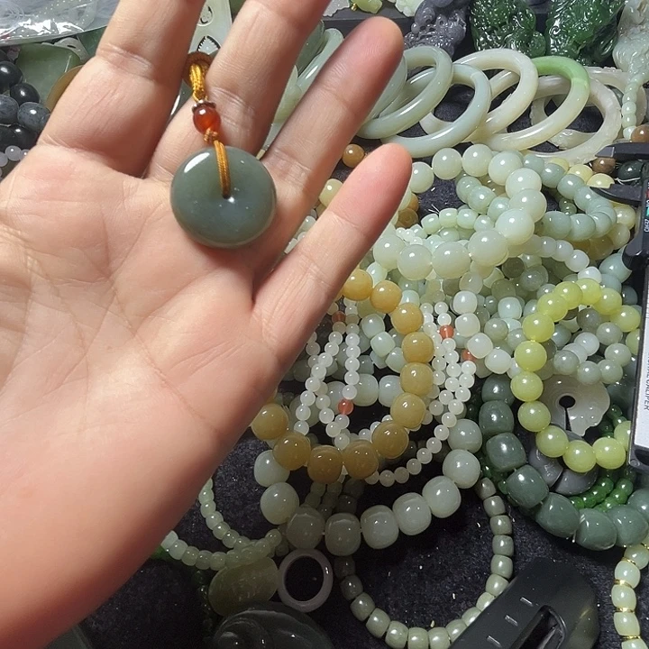 和田玉未镶嵌手串