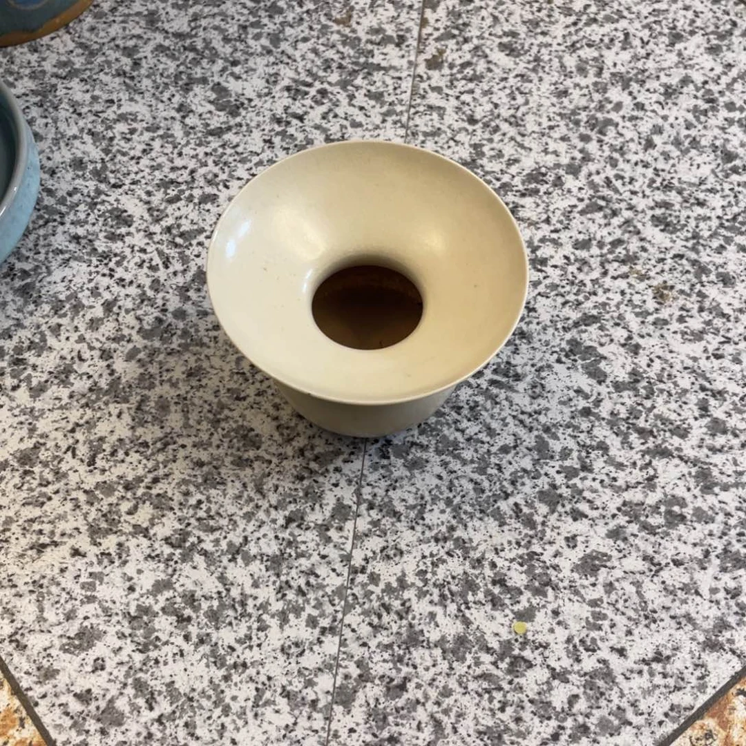 赏品隋白哦渣斗一个