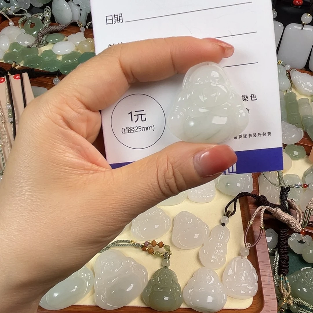 余***心石英质玉未镶嵌颈饰