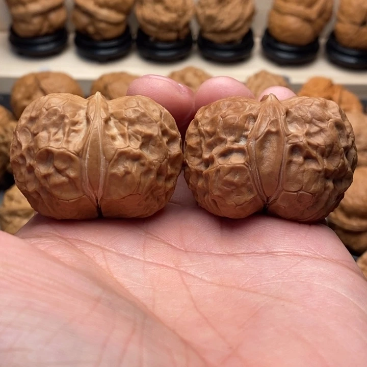 用***1把件文玩核桃…………………………