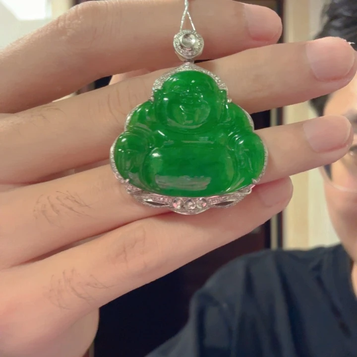 翡翠18K金镶嵌颈饰吊坠