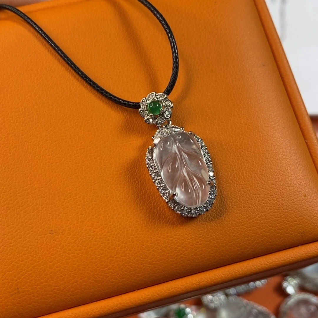 石英质玉未镶嵌颈饰叶子随机发一件