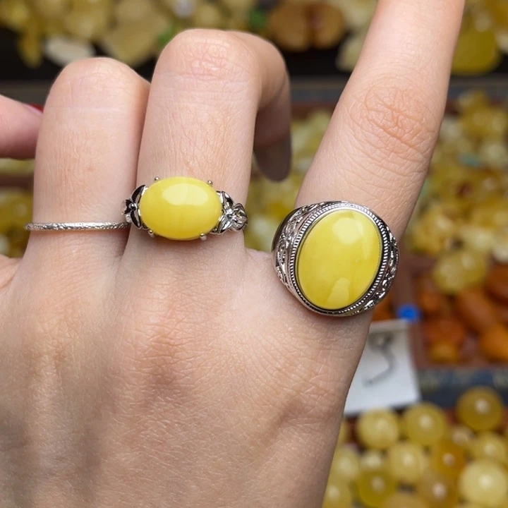 蜜蜡未镶嵌珠宝奇石鸡油黄满蜡妖花戒指一个