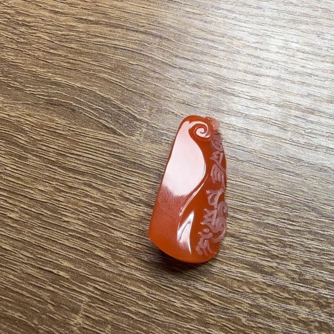 显***上南红玛瑙未镶嵌挂件